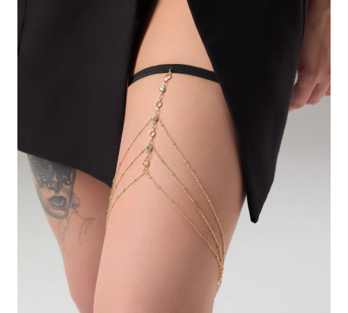 Золотистый аксессуар на бедро с оригинальным дизайном