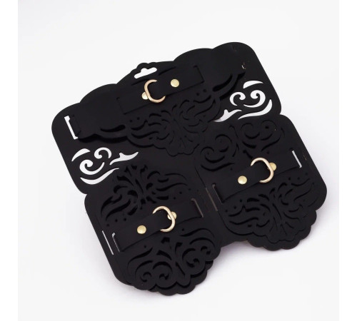 Фигурный набор для БДСМ-игр с узорами и золотистой фурнитурой