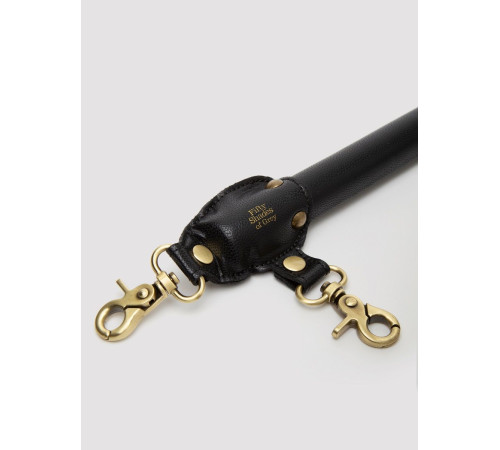 Черная распорка для ног Bound to You Faux Leather Spreader Bar - 50,8 см. Черная распорка для ног Bound to You Faux Leather Spreader Bar - 50,8 см.