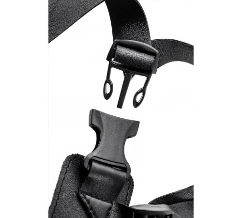 Телесный фаллопротез на черных ремнях Conall - 15 см.