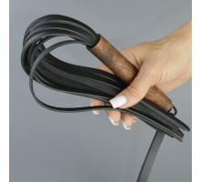 Черная кожаная плеть с деревянной рукоятью - 44 см.