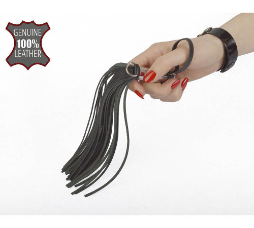 Черный кистевой флогер с серебристой ручкой - 23 см.