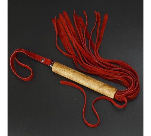 Красная велюровая плеть с деревянной рукоятью - 44 см.
