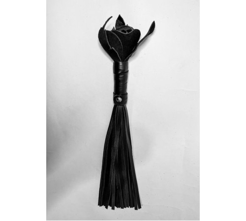 Черная кожаная плеть с розой в рукояти - 40 см.