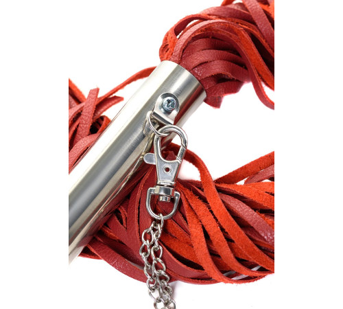 Красная кожаная плеть
