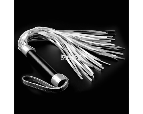 Заказать Серебристая плетка Struggle My Flogger с черной ручкой - 45 см. Заказать Серебристая плетка Struggle My Flogger с черной ручкой - 45 см.