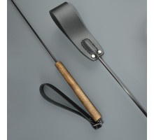 Черный кожаный стек с деревянной рукоятью - 69 см.