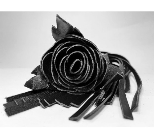 Черная кожаная плеть с розой в рукояти - 40 см.