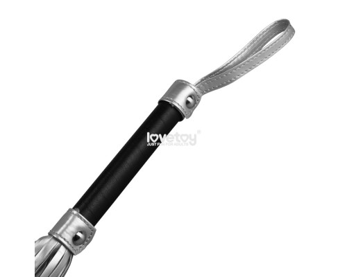 Заказать Серебристая плетка Struggle My Flogger с черной ручкой - 45 см. Заказать Серебристая плетка Struggle My Flogger с черной ручкой - 45 см.