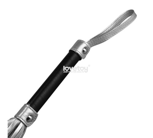 Серебристая плетка Struggle My Flogger с черной ручкой - 45 см. Серебристая плетка Struggle My Flogger с черной ручкой - 45 см.