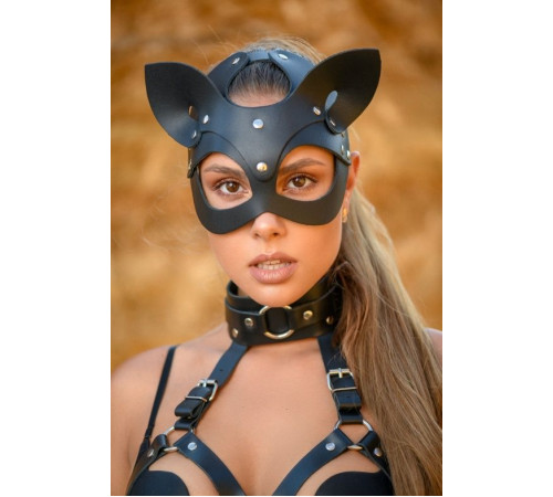 Эффектная кожаная маска кошки с ушками