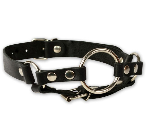 Кляп-кольцо на чёрных кожаных ремешках с застёжкой