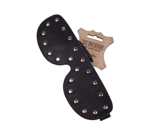 Черная кожаная маска на глаза с заклепками