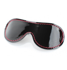 Чёрная лаковая маска из кожи с красной строчкой