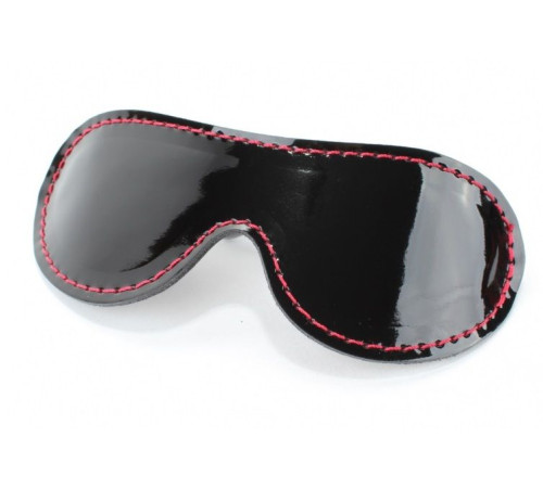 Чёрная лаковая маска из кожи с красной строчкой