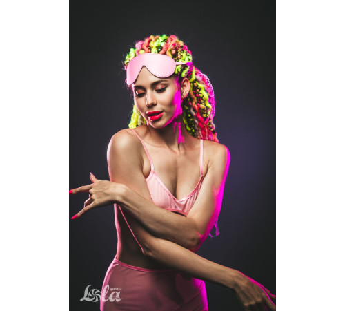 Розовая маска Shy