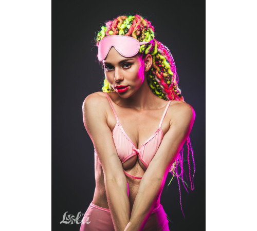 Розовая маска Shy