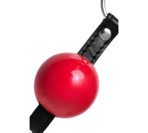 Красный кляп-шар на черных ремешках Anonymo