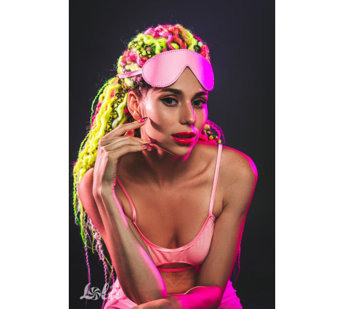 Розовая маска Shy