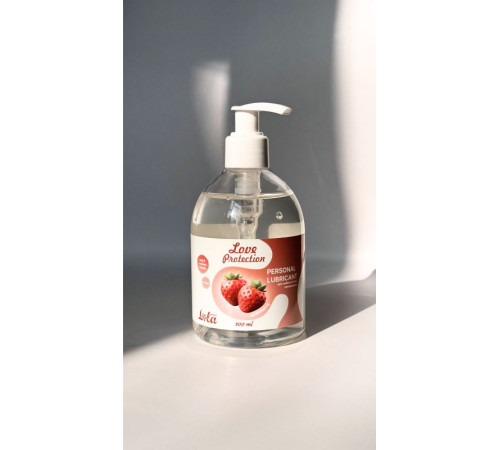 Лубрикант на водной снове Love Protection Strawberry с ароматом клубники - 300 мл. Лубрикант на водной снове Love Protection Strawberry с ароматом клубники - 300 мл.
