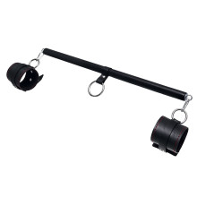 Черная распорка для ног с кожаными манжетами