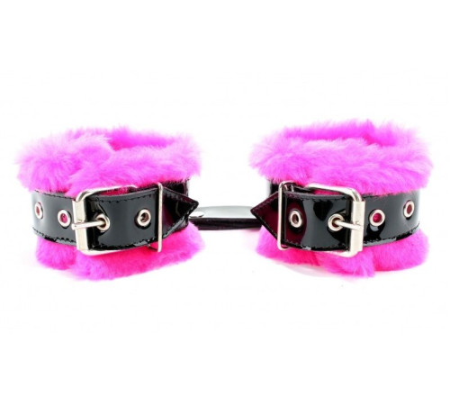 Розовые меховые наручники с ремешками из лакированной кожи