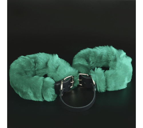 Черные кожаные оковы со съемной зеленой опушкой