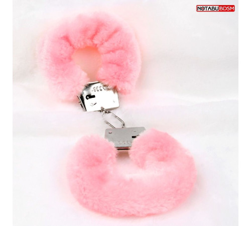 Металлические наручники с мягкой нежно-розовой опушкой