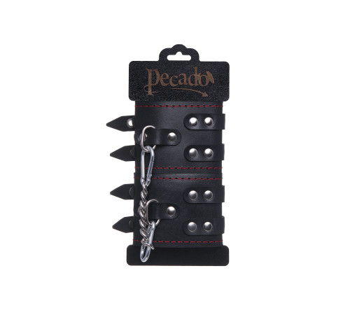 Черные кожаные наручники с двумя ремнями и контрастной строчкой