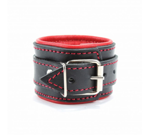 Черные наручники с красным подкладом