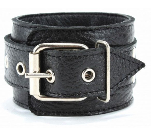 Черные кожаные наручники с пряжкой