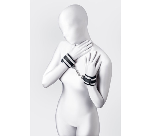 Серебристо-черные наручники Anonymo