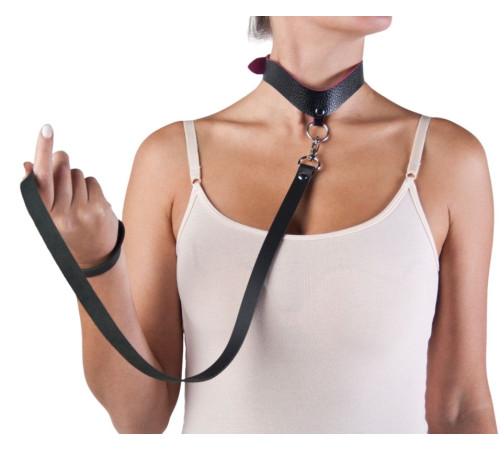 Черный кожаный поводок с карабином