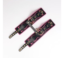 Черные кожаные оковы с розовой строчкой