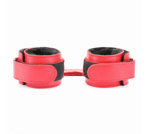 Красные кожаные наручники с меховым подкладом