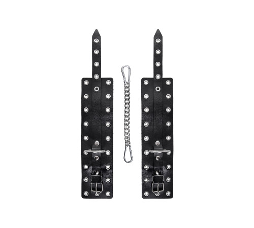 Черные кожаные однослойные оковы с люверсами