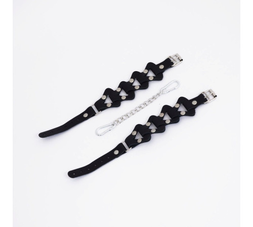 Черные кожаные оковы из звеньев