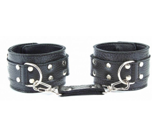 Черные кожаные наручники с пряжкой