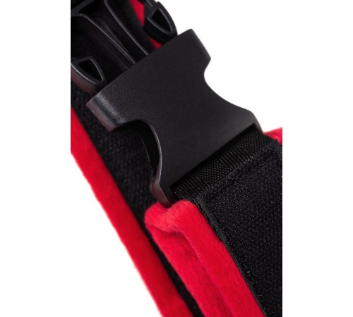 Красно-черные велюровые наручники Anonymo