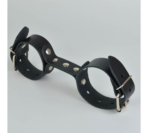 Черные кожаные наручники-фиксатор