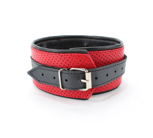 Красно-черная фиксация из перфорированной кожи
