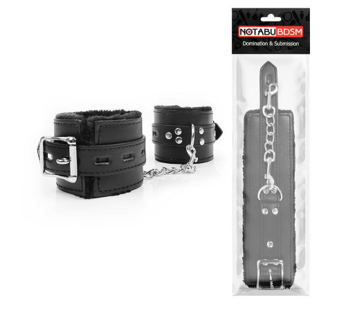 Черные наручники на металлических карабинах