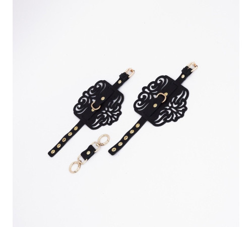 Черные фигурные наручники с золотистой фурнитурой