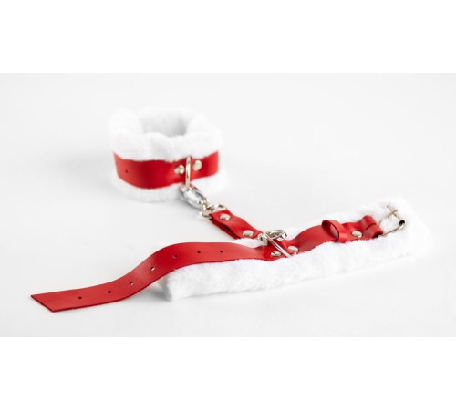 Бело-красные кожаные наручники с нежным мехом