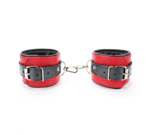 Красно-черная фиксация из перфорированной кожи