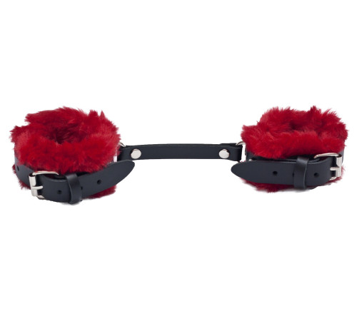 Черные базовые наручники из кожи с красной опушкой