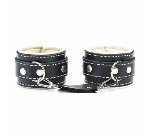 Черные наручники с бежевым подкладом