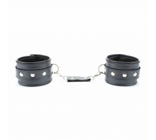 Черные оковы из гладкой кожи