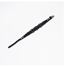 Черный ажурный чокер с золотистой фурнитурой