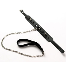 Черный ошейник с шипами и поводком